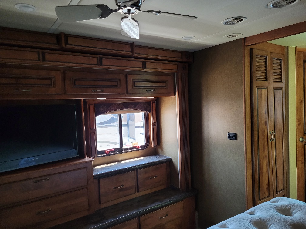 2012 Monaco RV Knight 40PDQ - Image 24