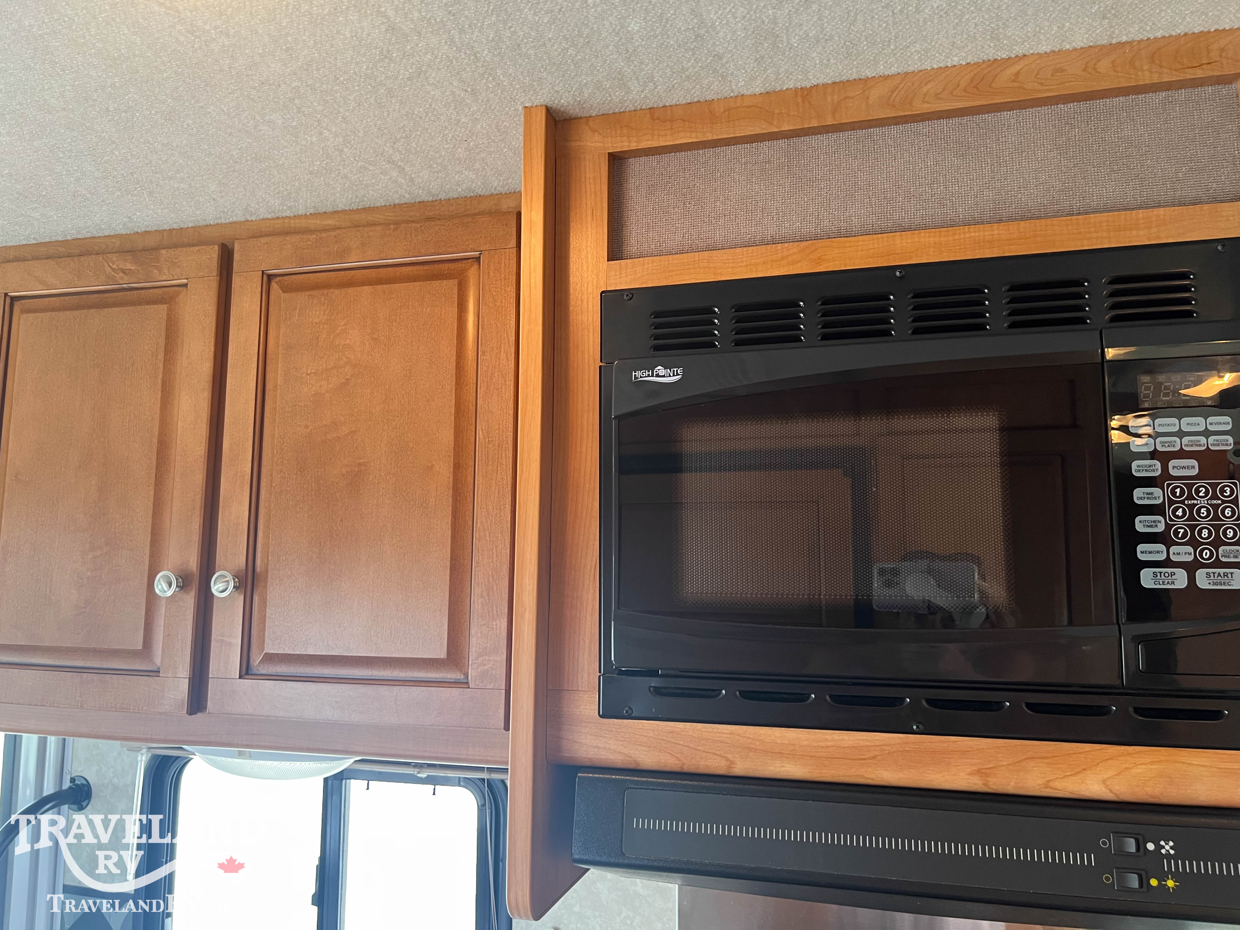 2010 Winnebago Access 24V - Image 21
