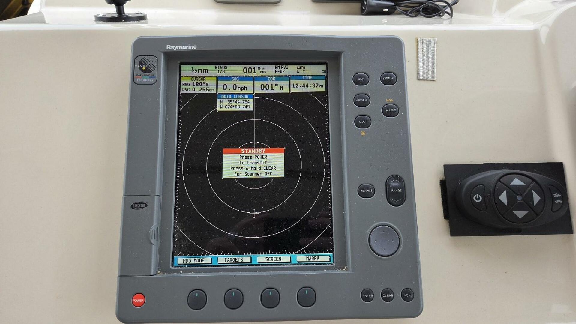 2000 Cruisers Yachts 4450 Express Motor Yacht - Image 21