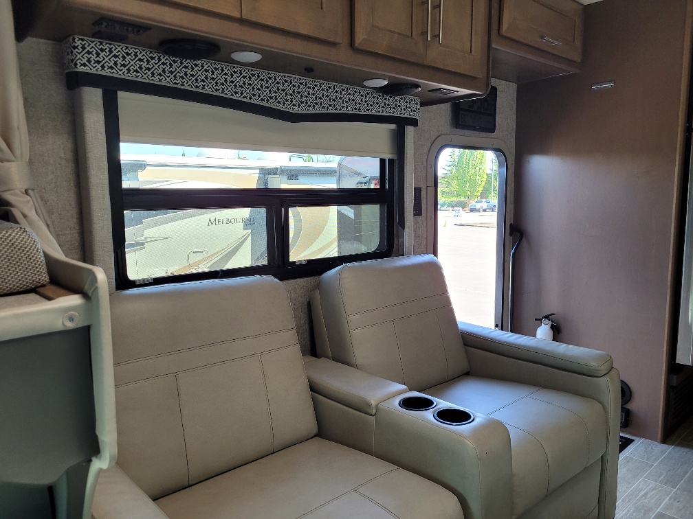2022 Thor Motor Coach Omni BT36 - Image 9