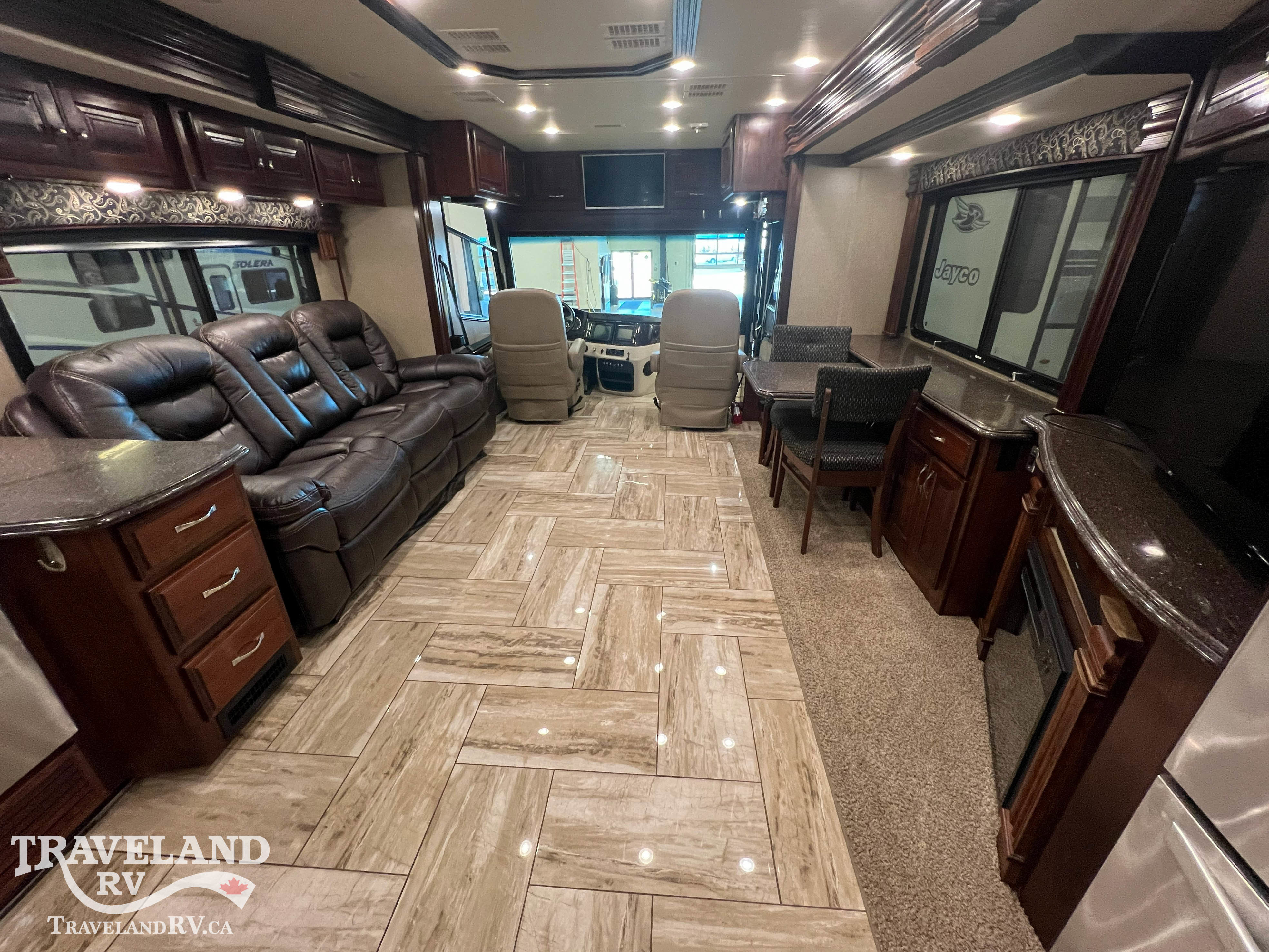 2018 Fleetwood Discovery LXE 40D - Image 4