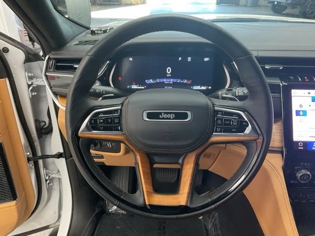 2025 Jeep Grand-Cherokee-L Laredo Altitude 4x4 - Image 14