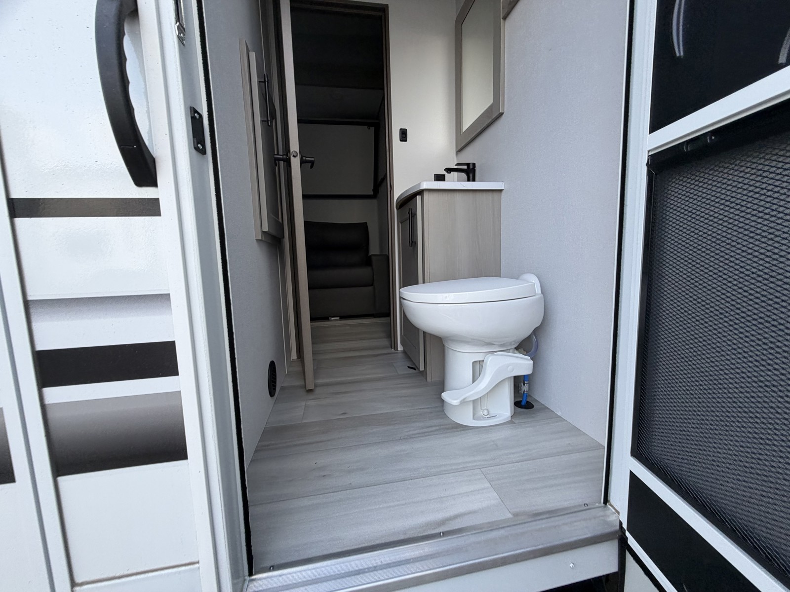 2026 GRAND DESIGN 3704BH - Image 11