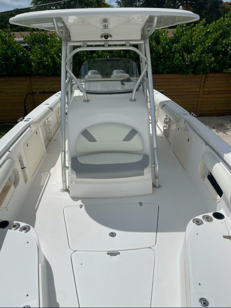 2005 Boston Whaler 320 Outrage - Image 9