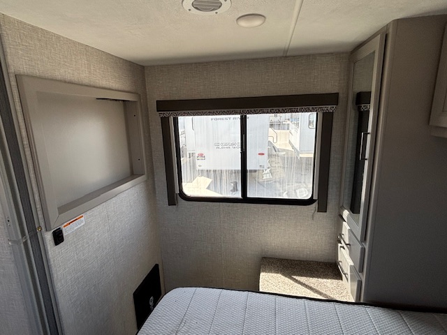 2025 Thor Motor Coach Quantum LC28 - Image 25