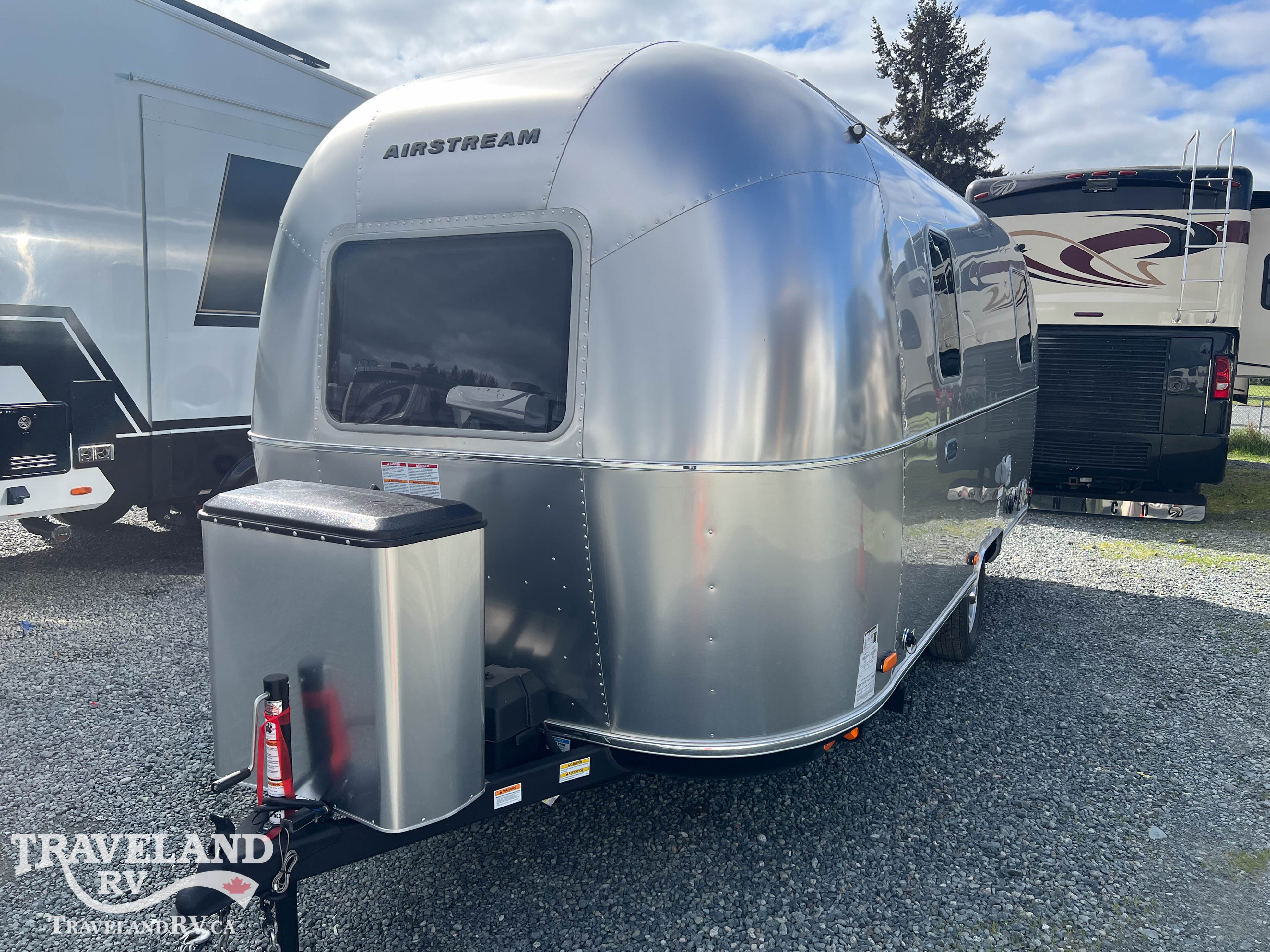 2026 AIRSTREAM 22RB WORLD TRAVELER - Image 3