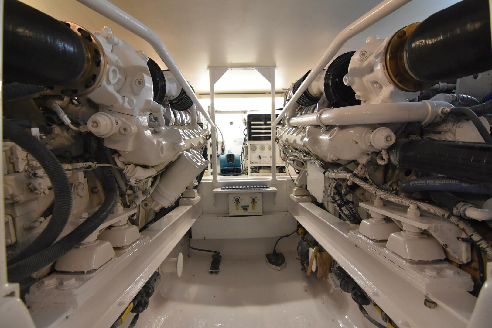 1999 Viking 58 Convertible - Image 37