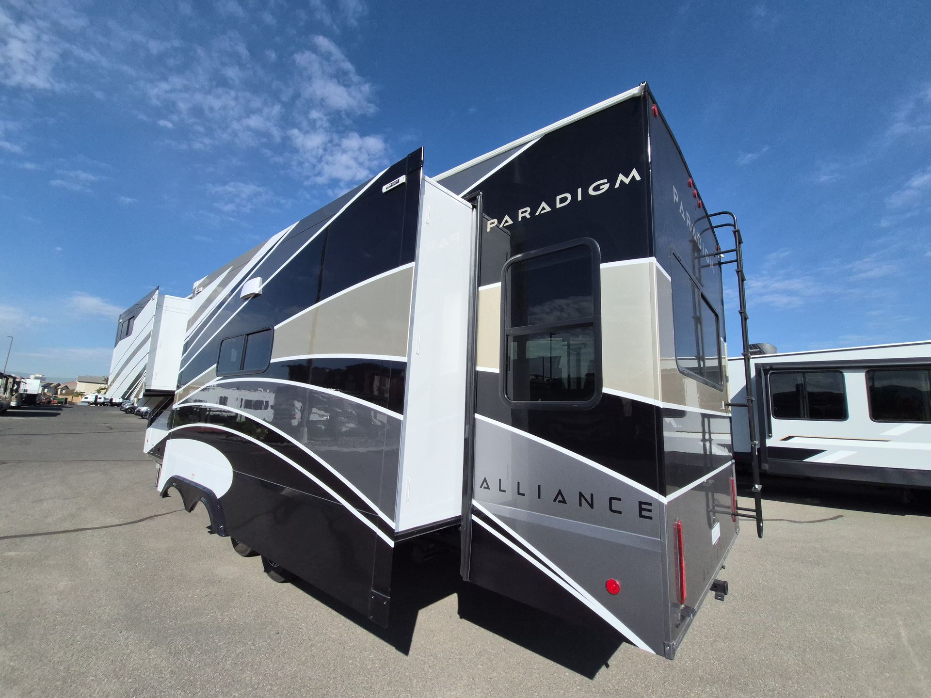 2027 Alliance RV Paradigm 340RL - Image 10