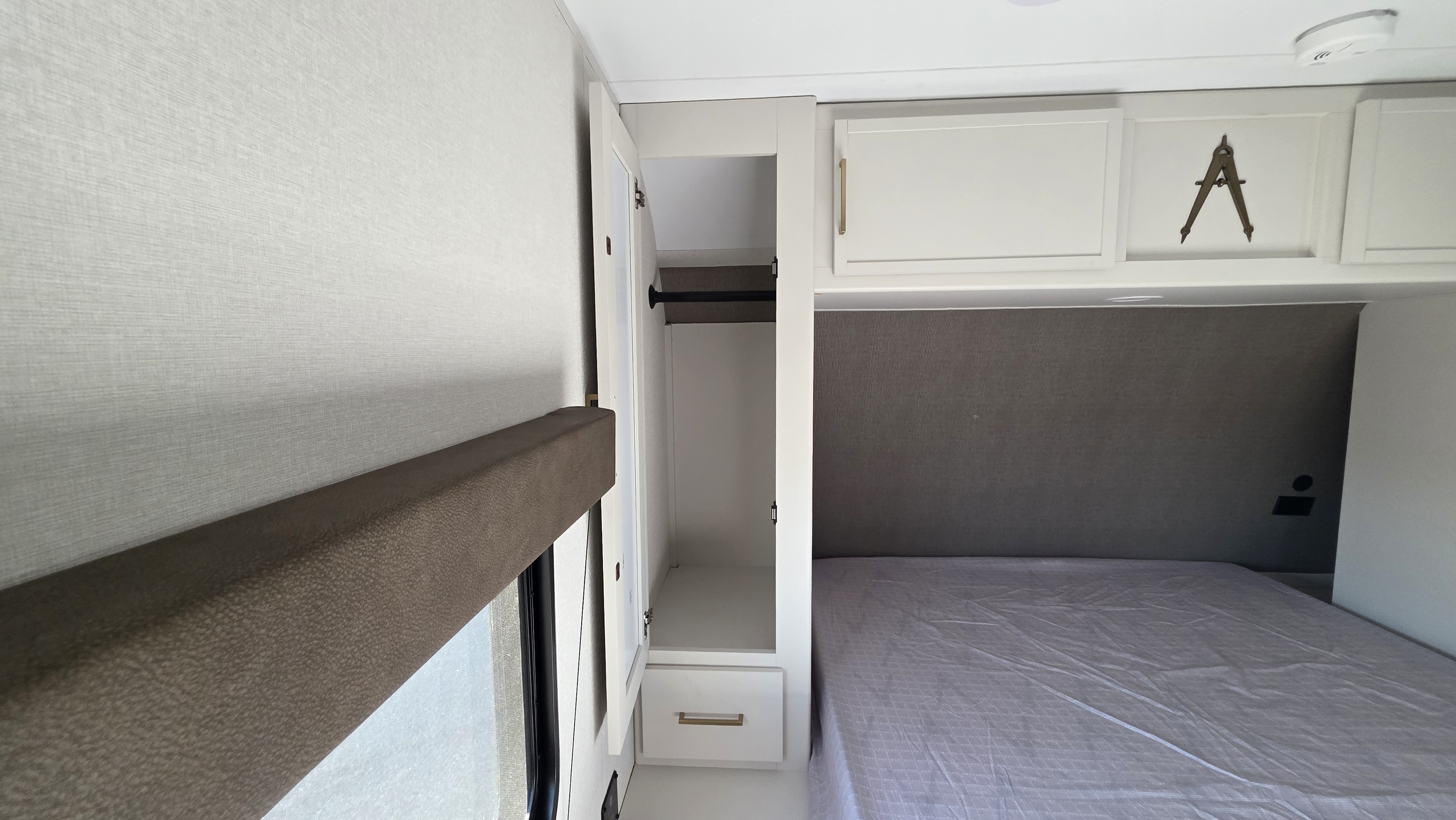 2027 GRAND DESIGN TRANSCEND 245RLT - Image 19