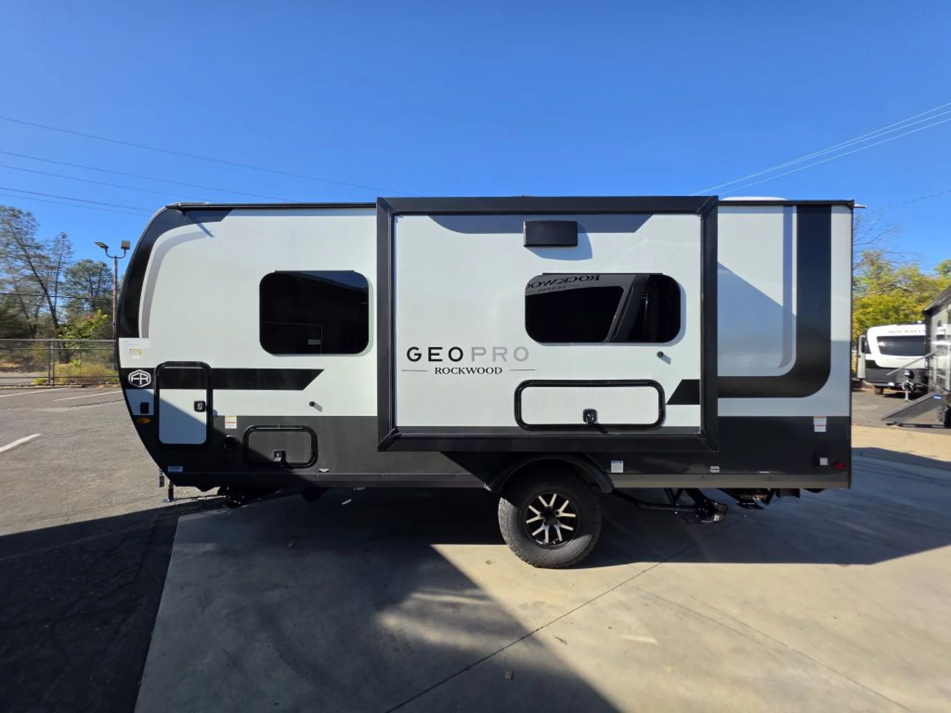 2027 FOREST RIVER ROCKWOOD GEO PRO 19SFD - Image 4
