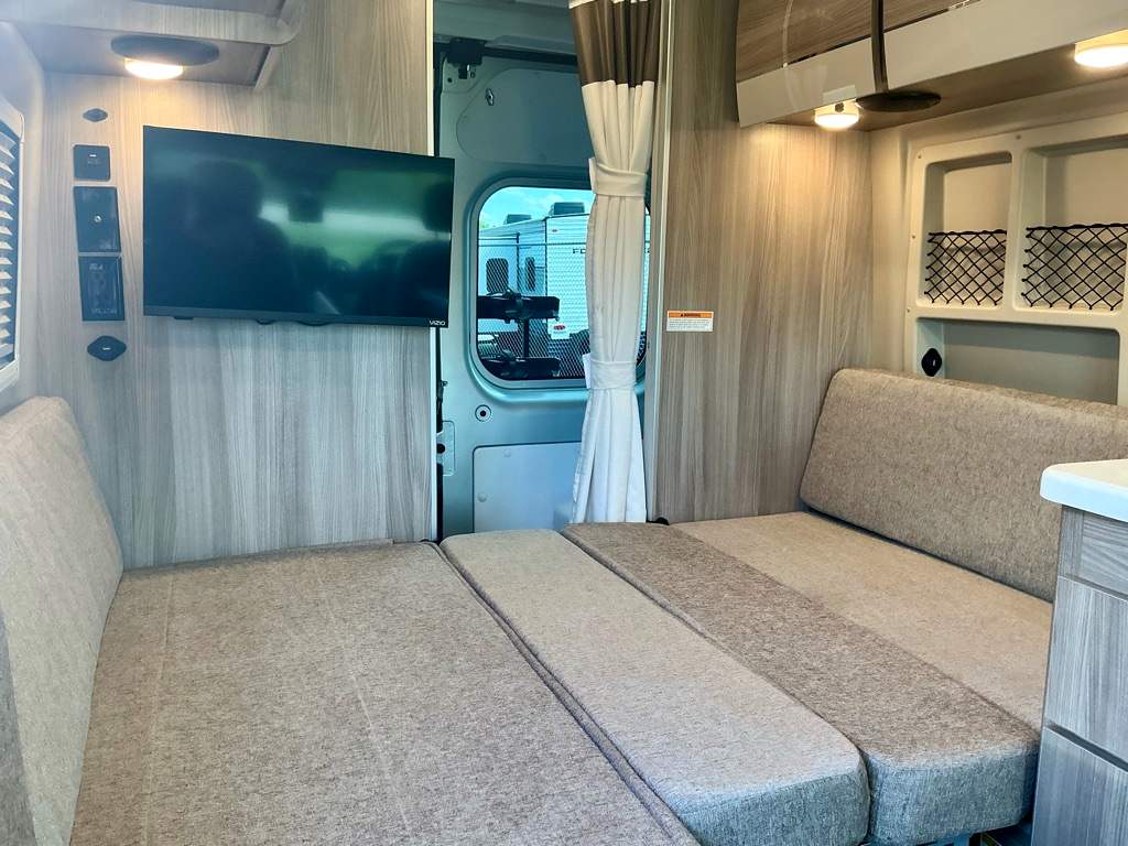 2025 THOR MOTORCOACH 18G - Image 17