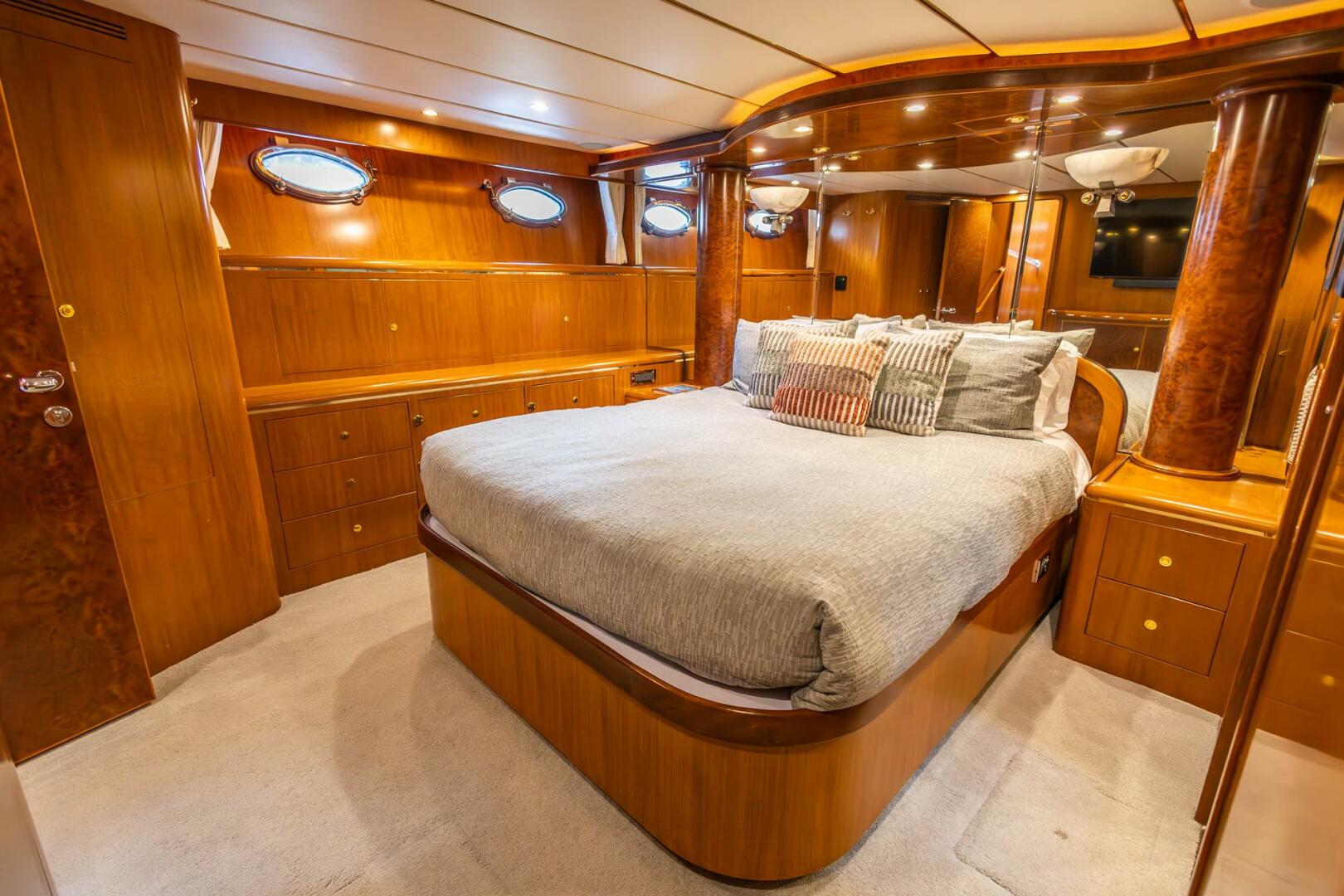 2005 Ocean Alexander Raised Pilothouse Flybridge Sedan - Image 17