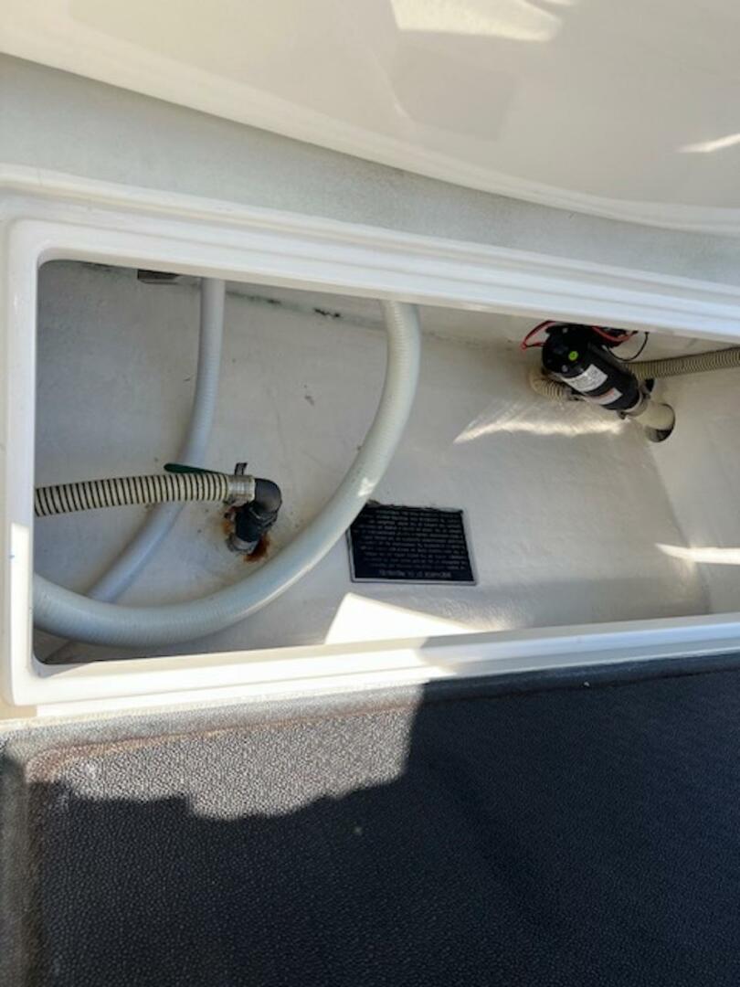 2008 Spectre 34 Center Console - Image 42