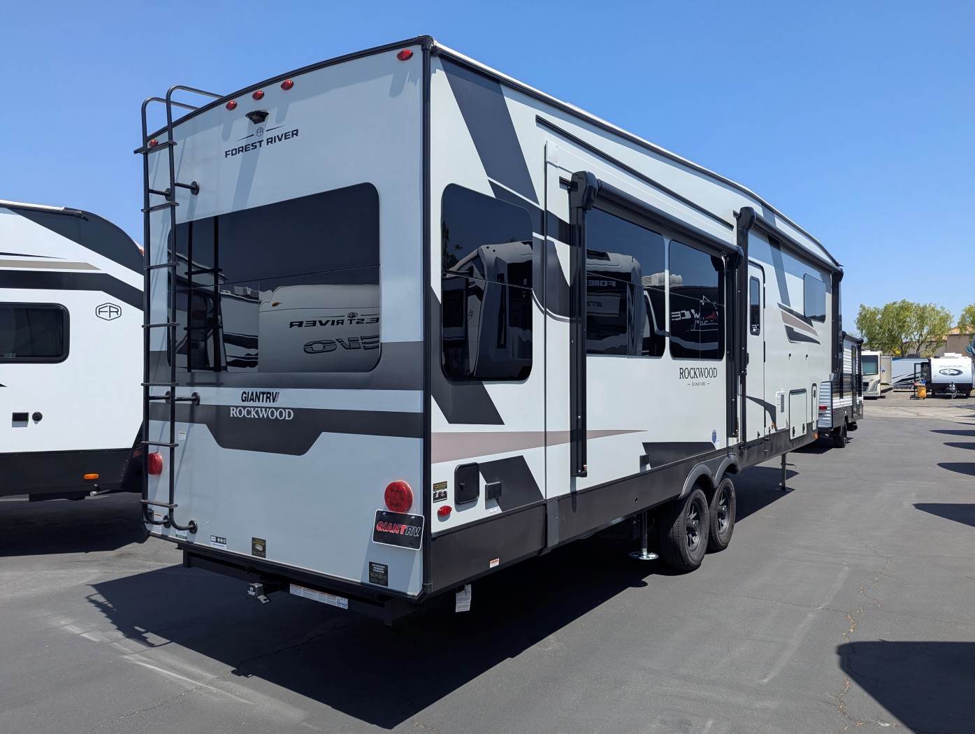 2026 Forest River Rockwood Signature R361RLS - Image 5