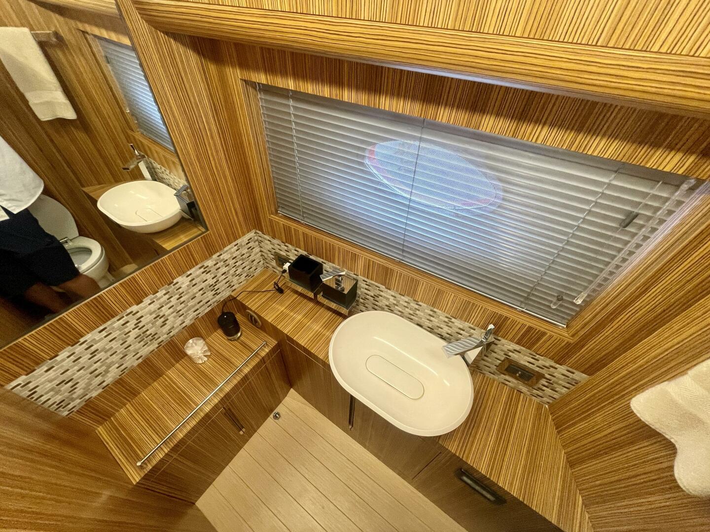 2017 Chris-Craft Commander 42 - Image 35