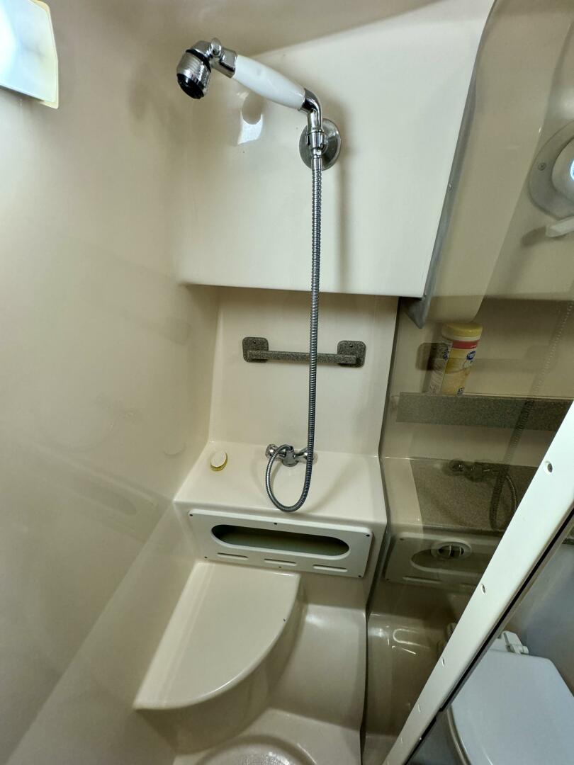 2004 Rinker 342 Fiesta Vee - Image 72