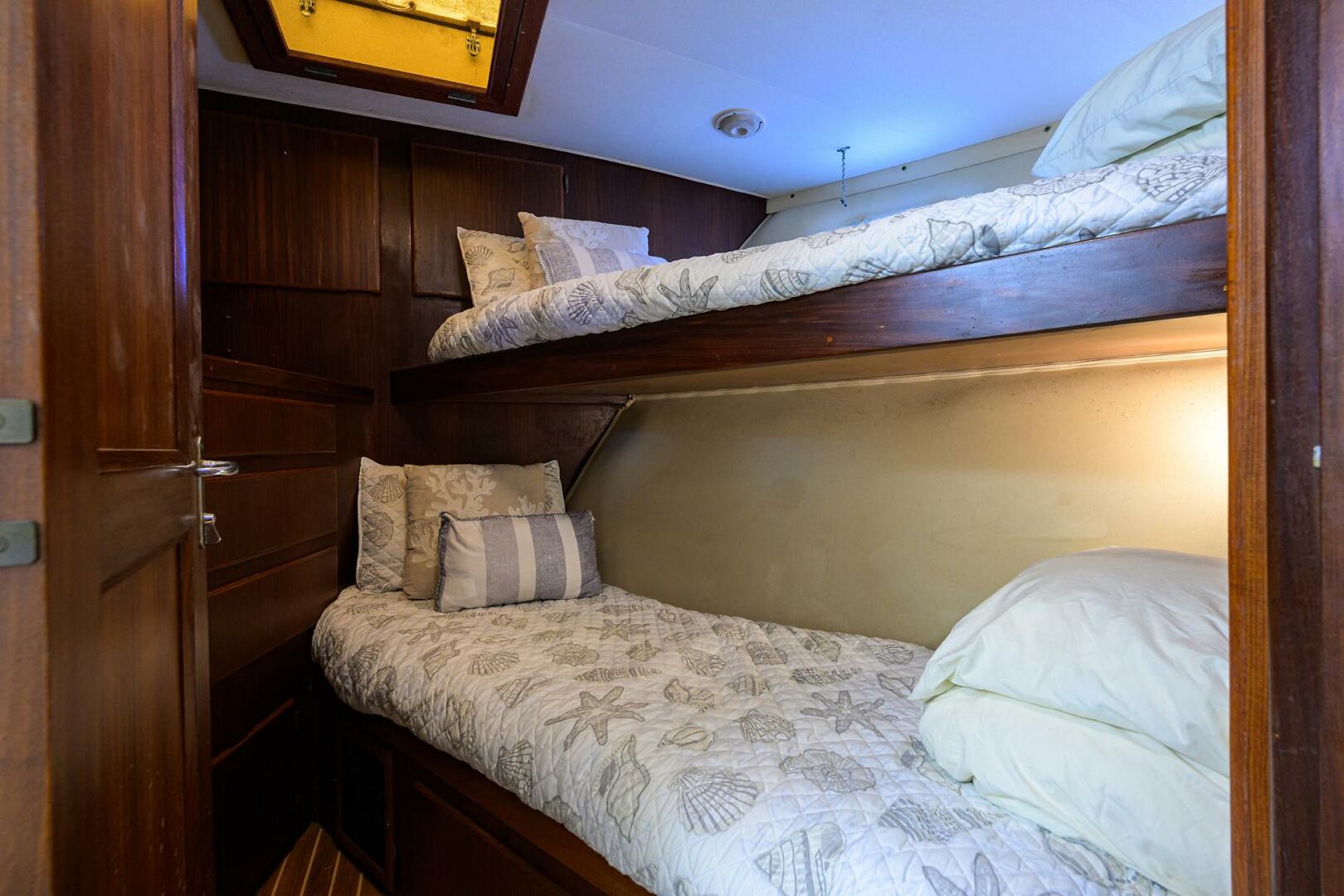 2003 Jupiter 31 Cuddy - Image 98