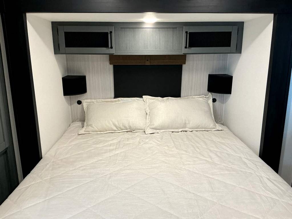 2026 PALOMINO 423LFT - Image 21