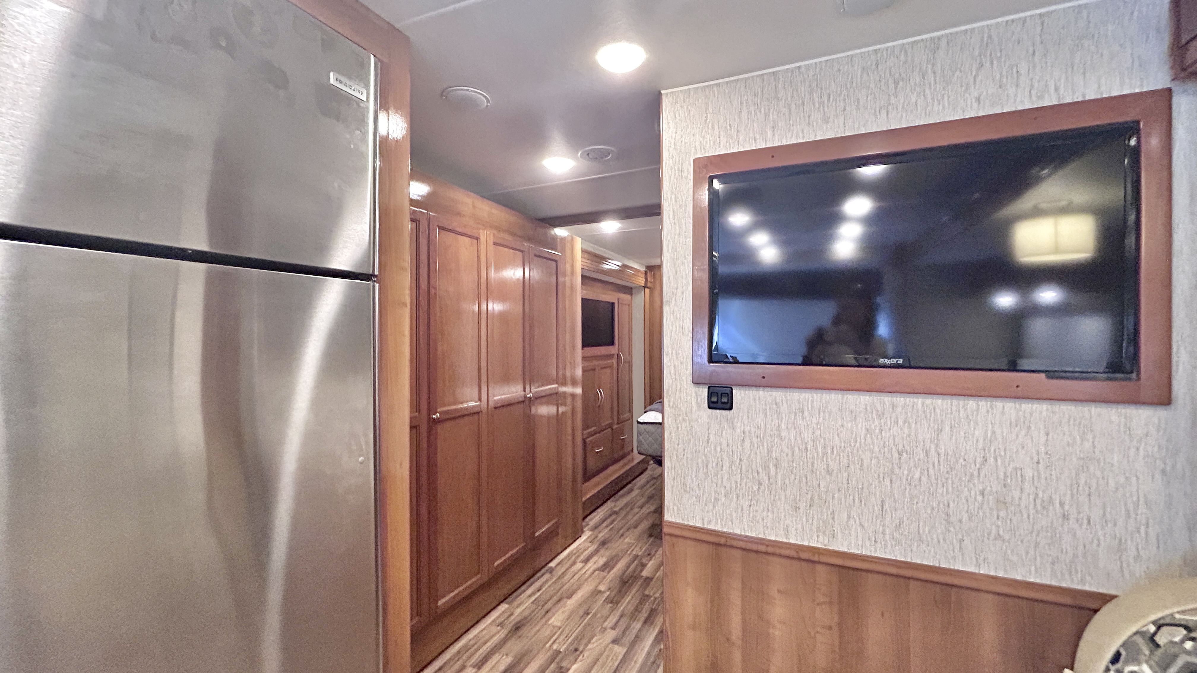 2019 Coachmen Mirada 35BH - Image 21