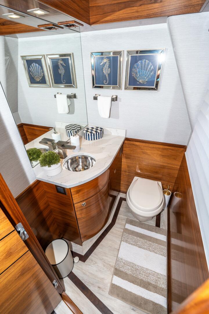 2025 Viking 90 Convertible - Image 32