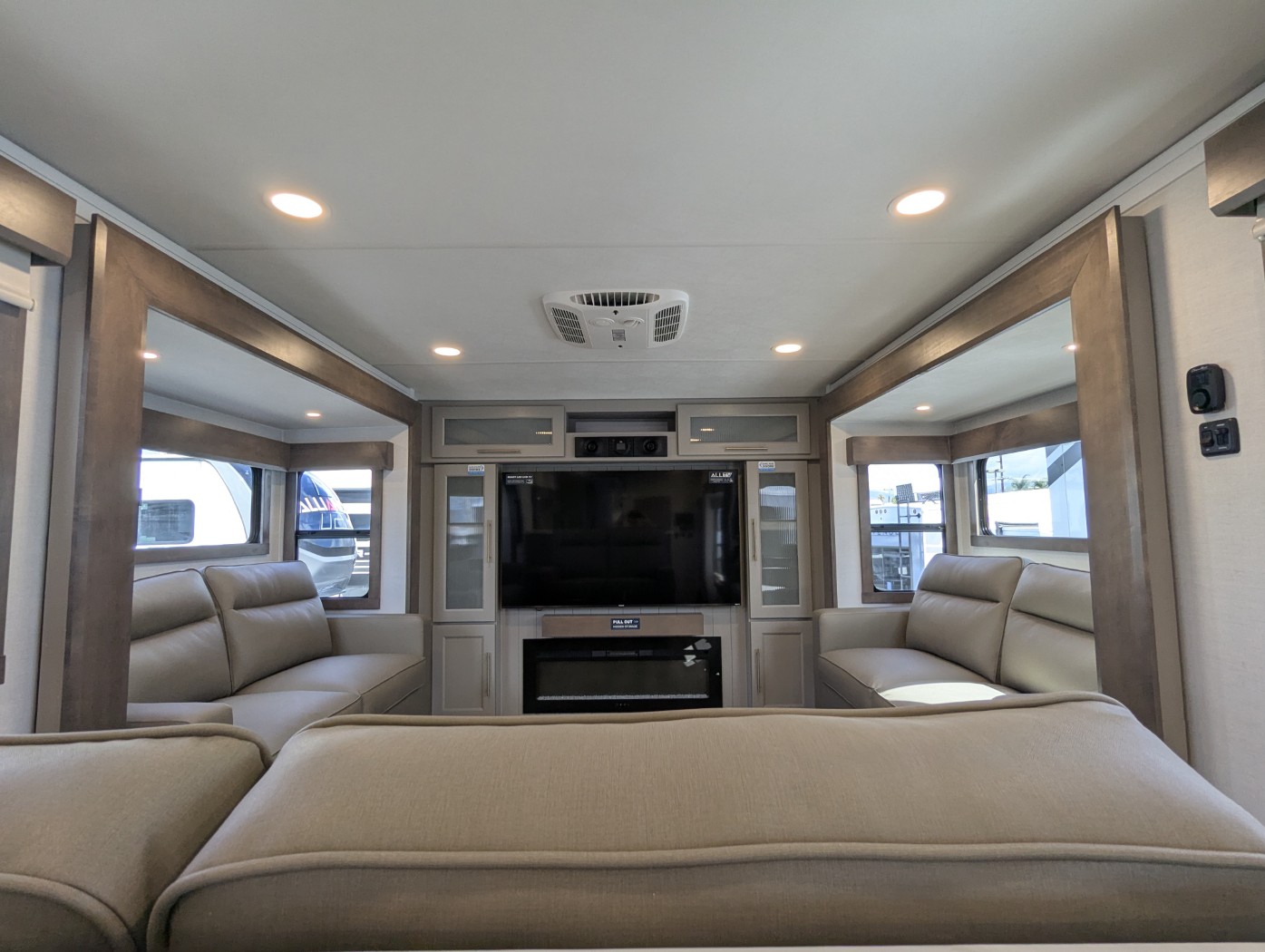 2026 Alliance RV Paradigm 385FL - Image 8