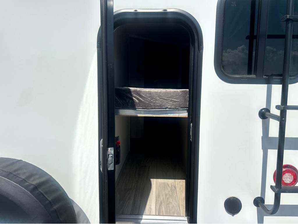 2024 WINNEBAGO MINNIE 2801BHS - Image 8