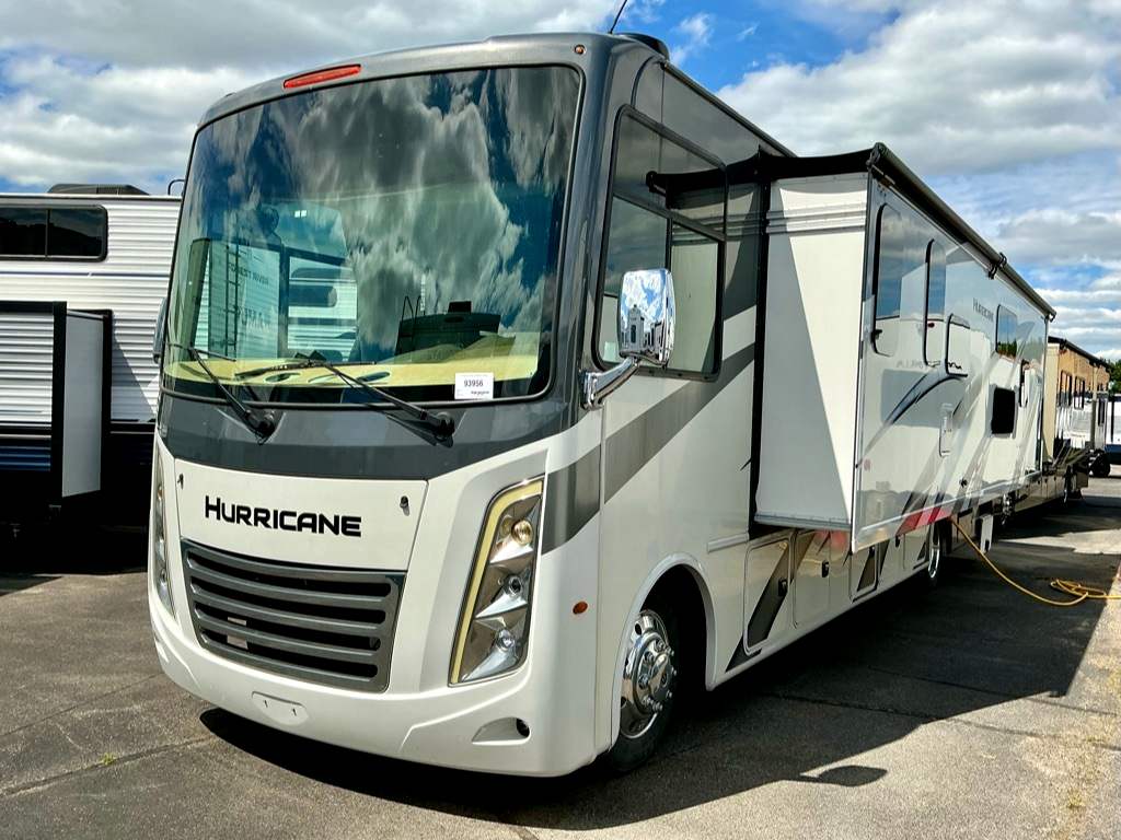 2023 THOR MOTOR COACH 34J - Image 2