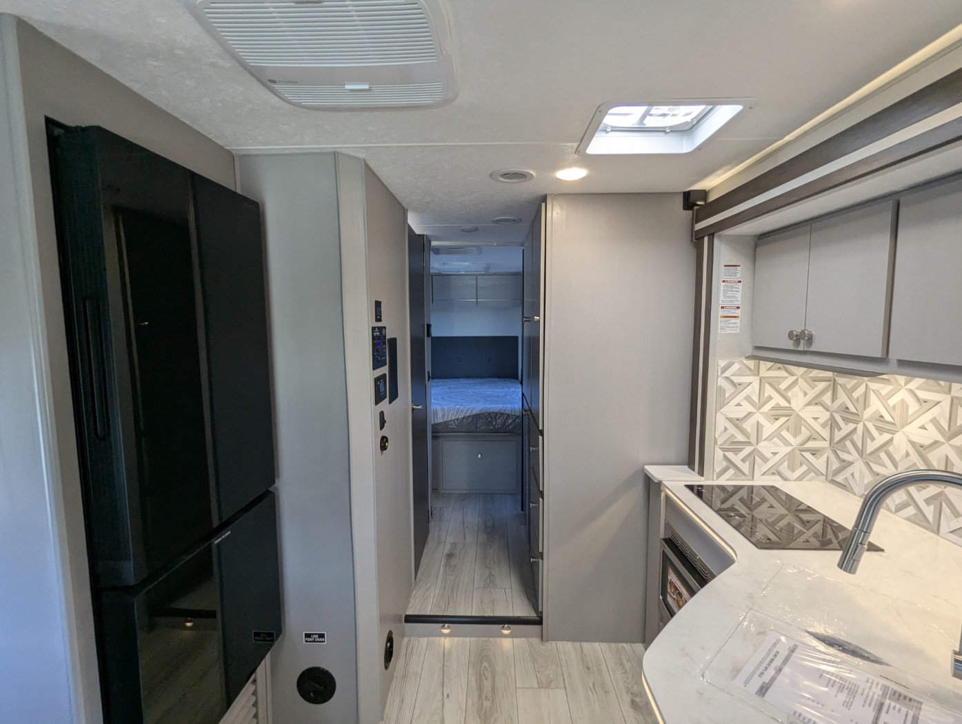 2026 Coachmen Entourage 320LV - Image 20