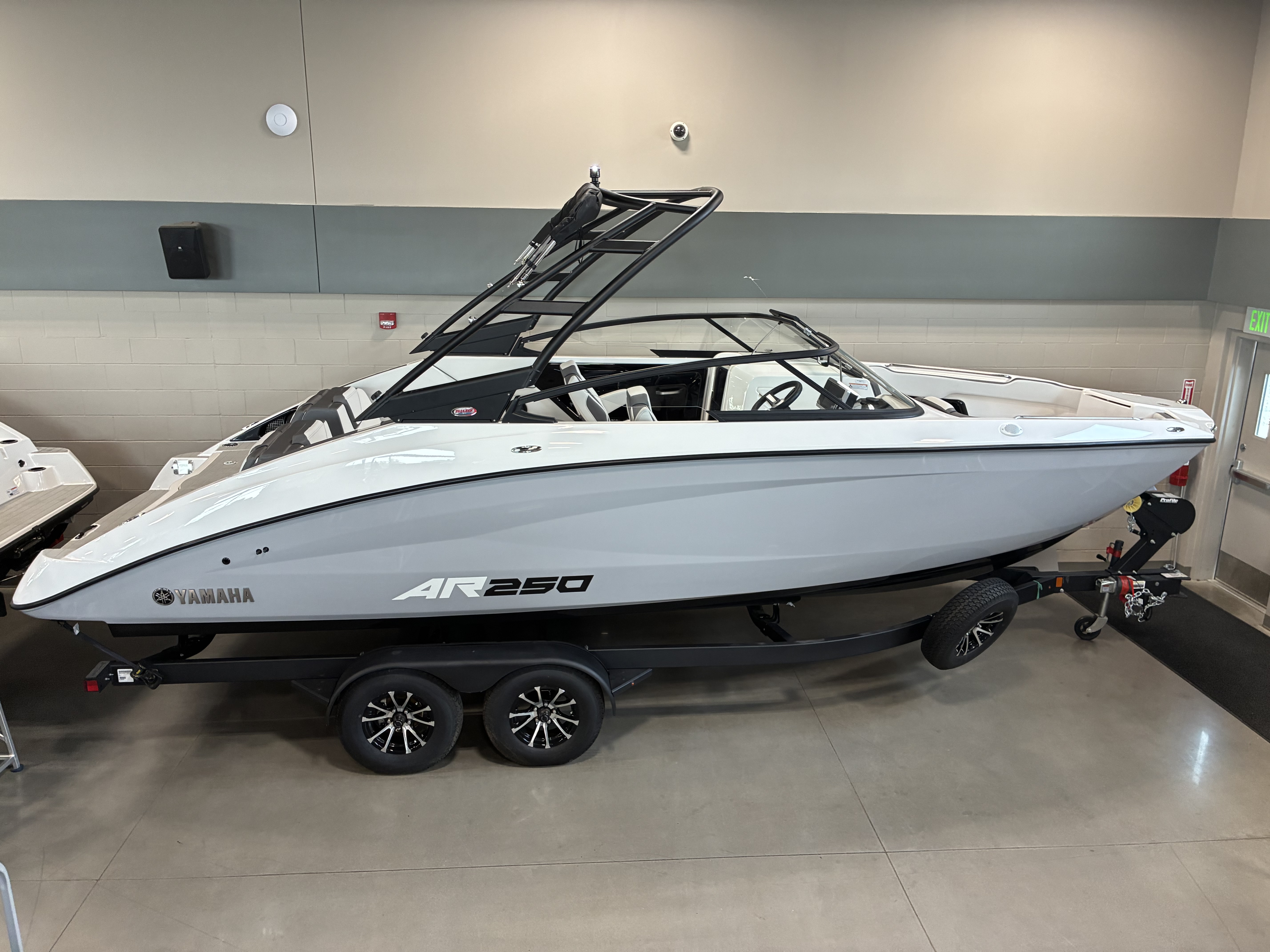 2026 Yamaha Boats AR250 - Image 1