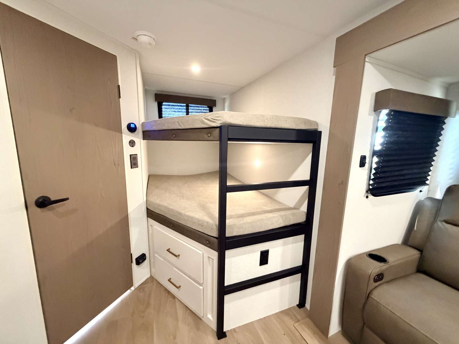 2026 Grand Design Transcend XPLOR 27DBX - Image 17
