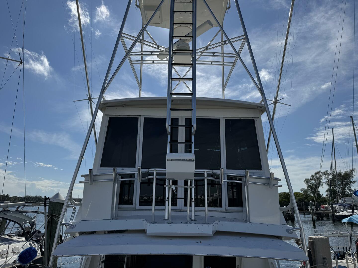 1995 Viking 58 Convertible - Image 4