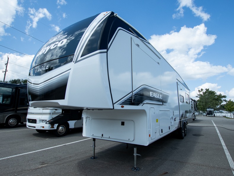 2026 Jayco Eagle 335LSTS - Image 4
