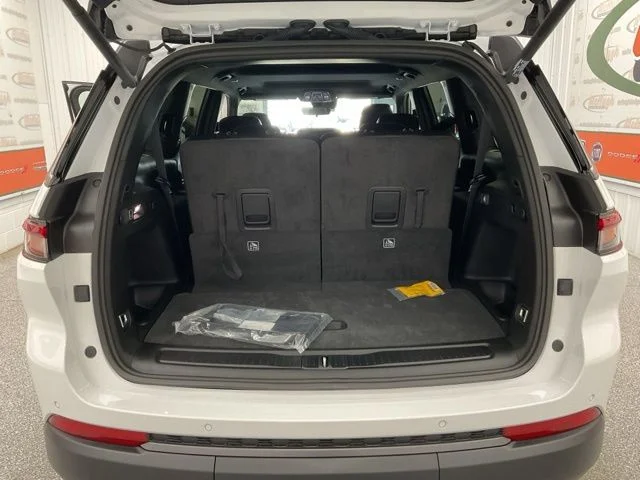 2026 Jeep Grand-Cherokee-L Laredo Altitude 4x4 - Image 29