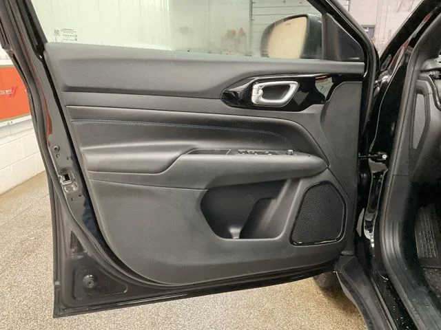 2026 Jeep Compass Latitude Altitude 4x4 - Image 10