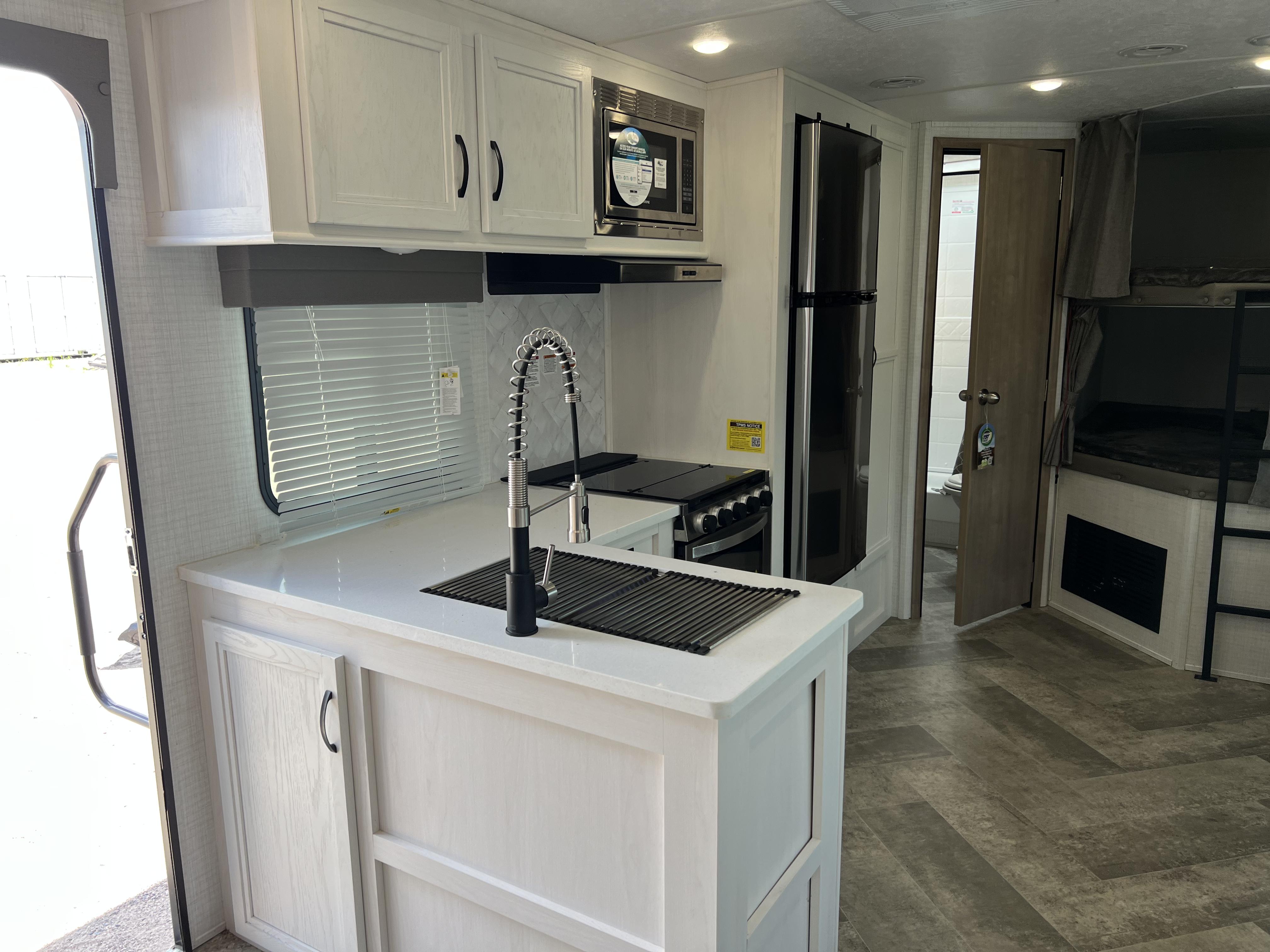 2023 PALOMINO SOLAIRE 294BHS - Image 14