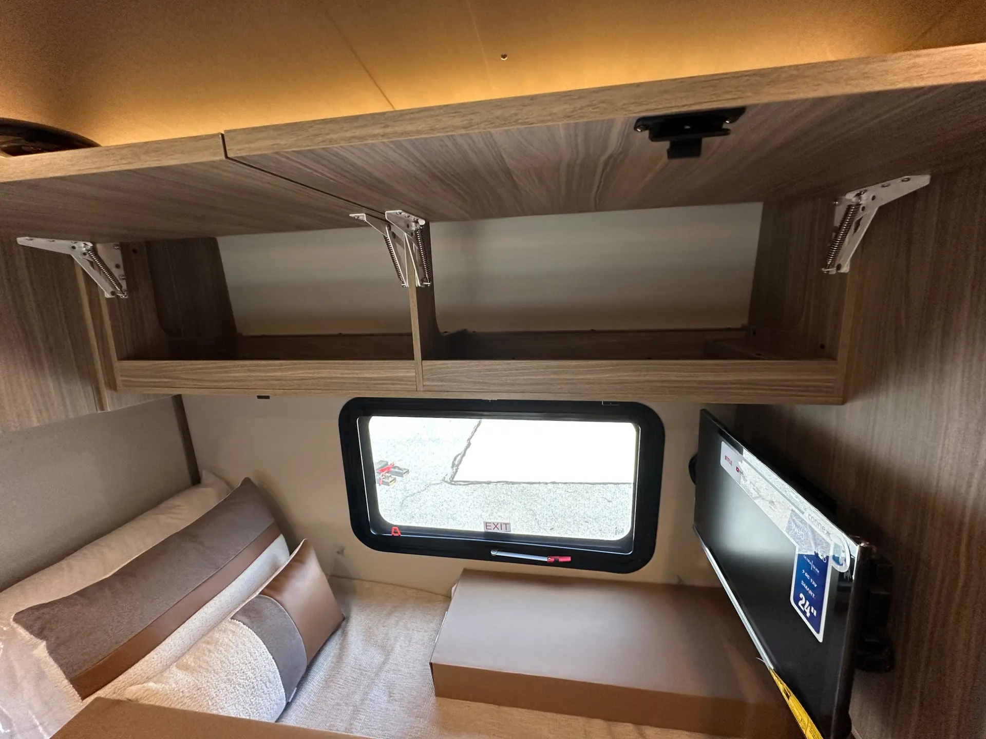 2027 Airstream Atlas 25RT - Image 29