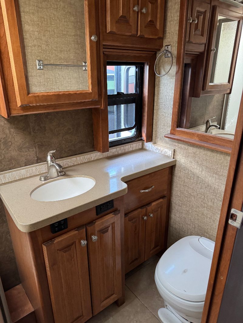 2015 Tiffin Allegro Red 38 QBA - Image 21