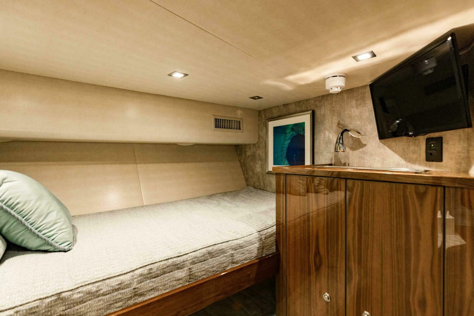 2020 Viking 72 Enclosed Bridge - Image 20