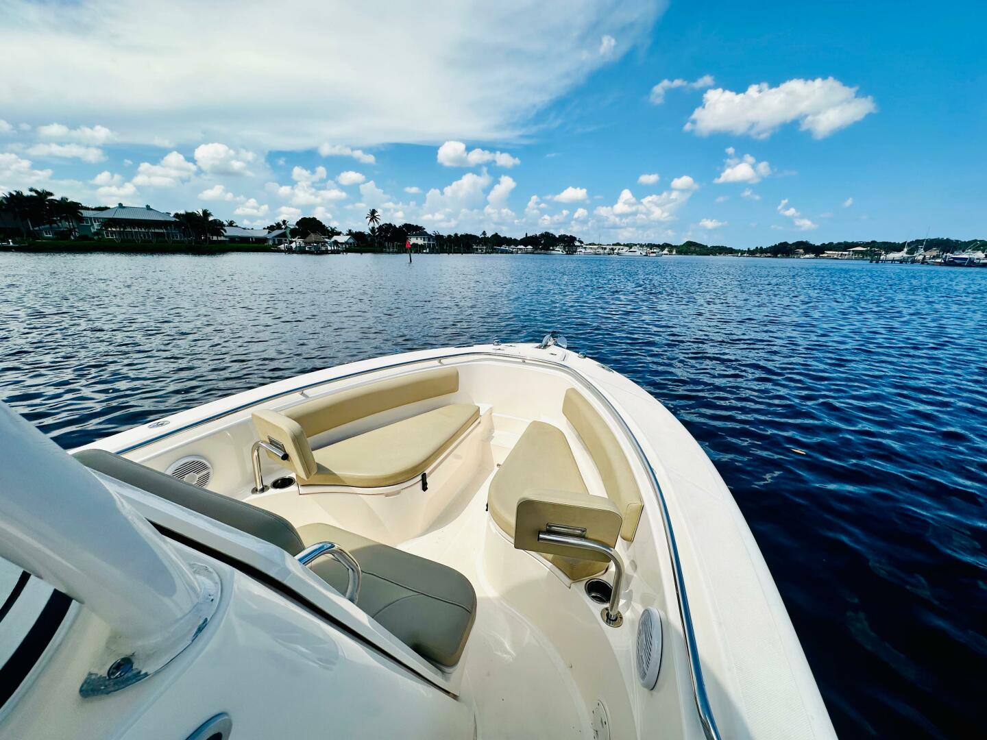 2016 PURSUIT C 238 Center Console Base - Image 4
