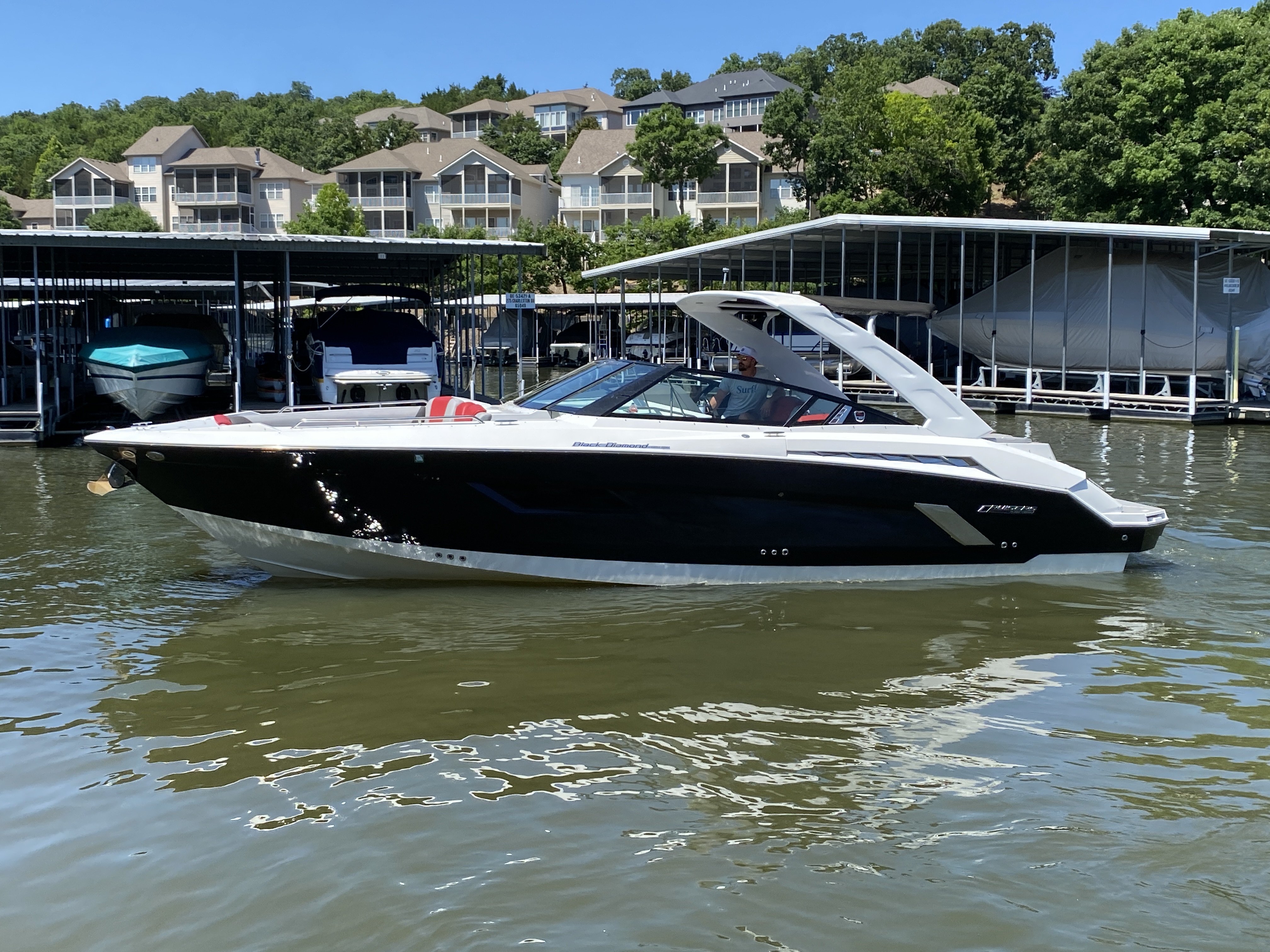 2014 Cruisers Sport Series 328 Black Diamond Edition - Image 5