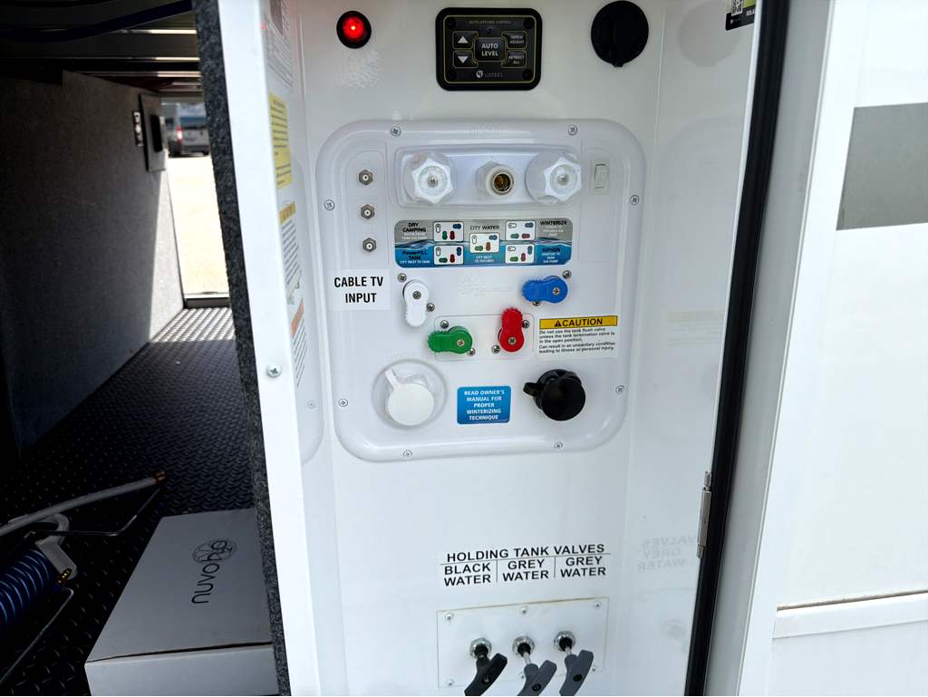 2025 JAYCO PINNACLE 32RLTS - Image 12