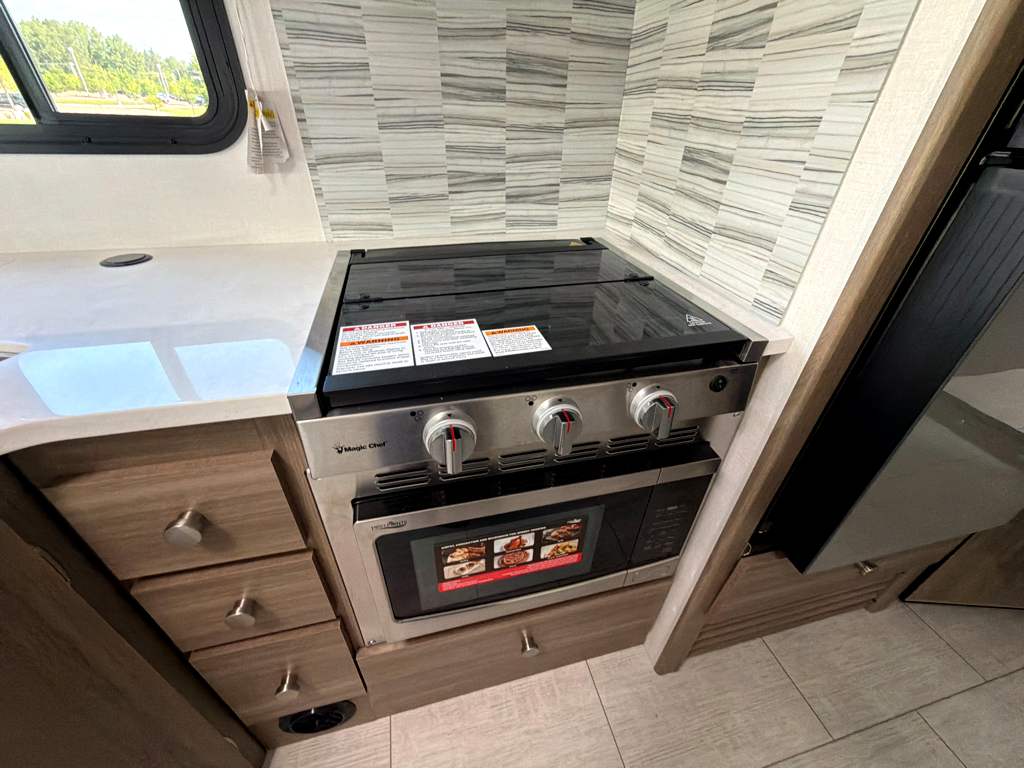 2027 Coachmen Freelander 30RS - Image 7