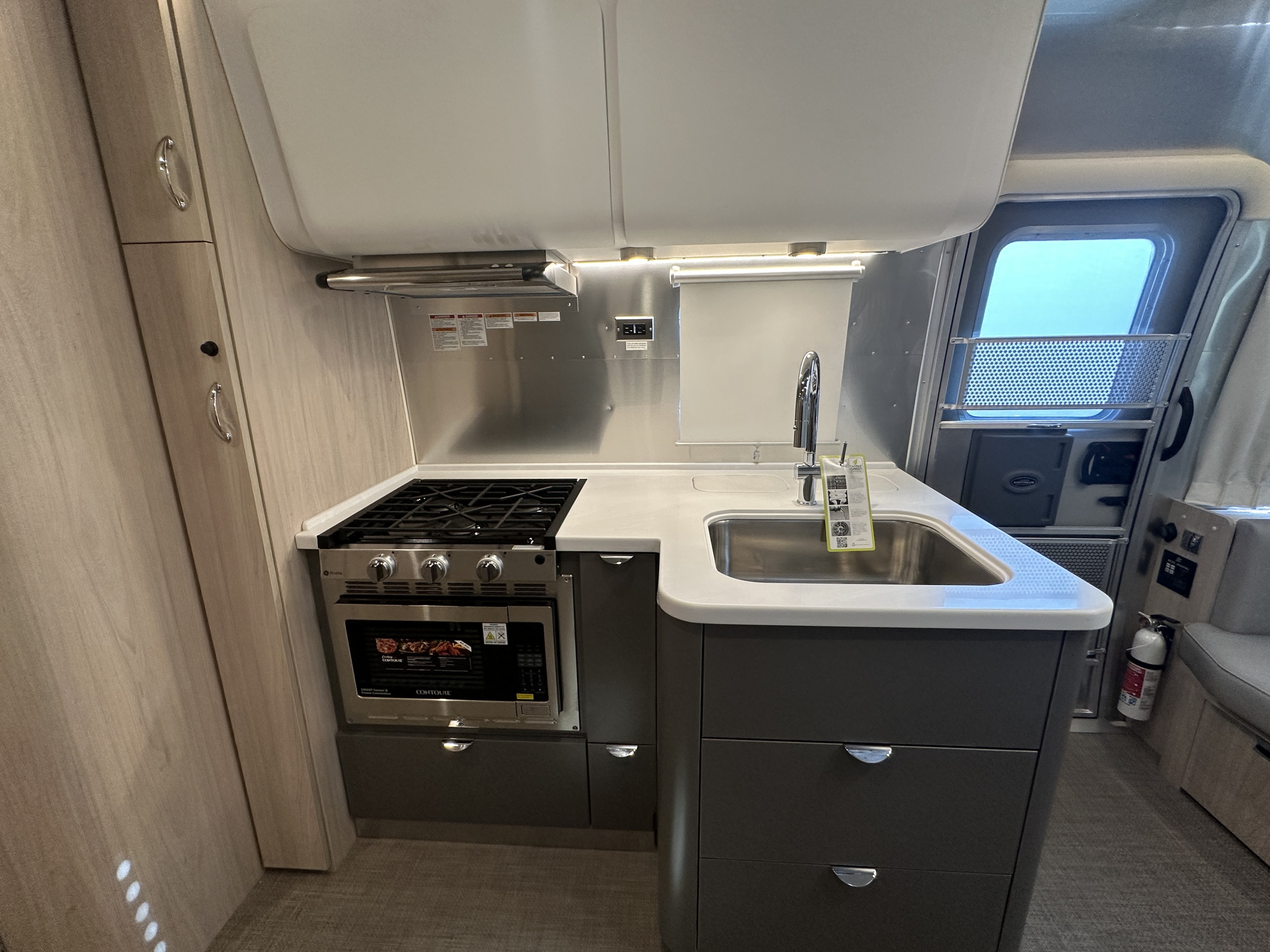 2027 Airstream Globetrotter 25FBT - Image 13