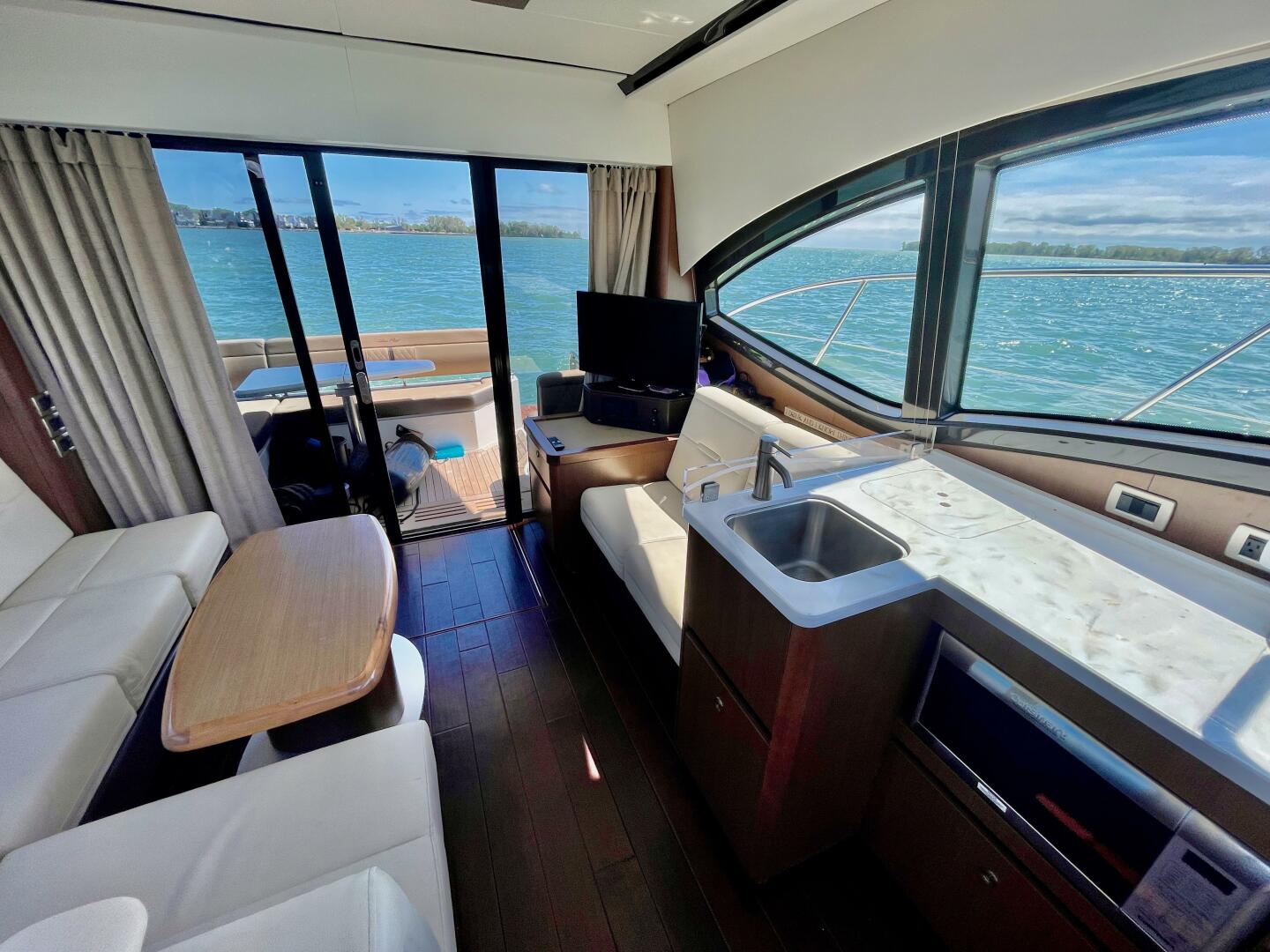 2017 Sea Ray 400 Sundancer - Image 32
