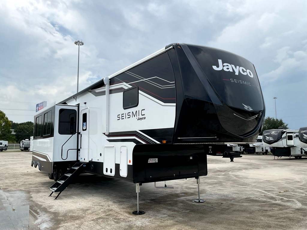 2026 JAYCO SEISMIC 395 - Image 2