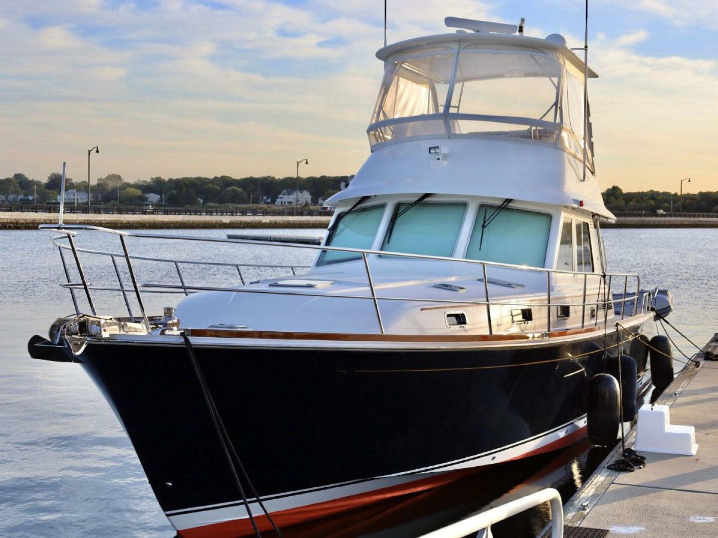2018 Sabre 48 Flybridge Sedan - Image 2