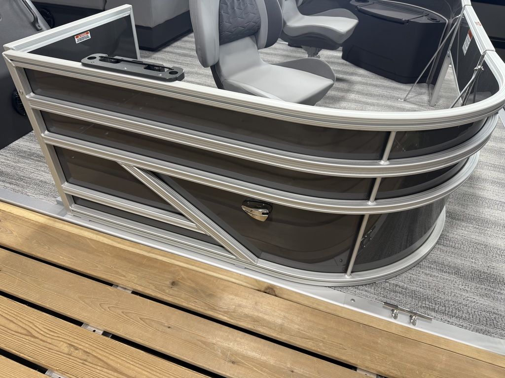 2026 Bennington 22SF TriToon Pontoon - Image 34