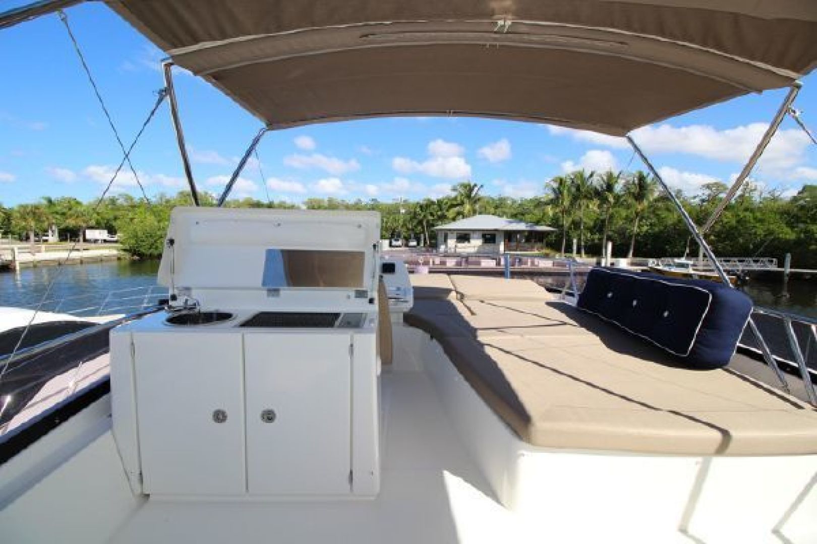 2015 PRESTIGE PRESTIGE 550 Base - Image 16