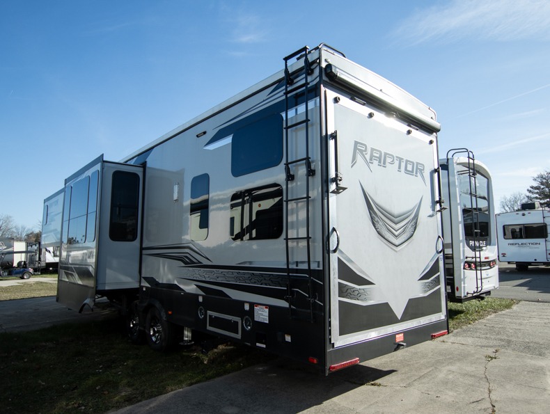 2018 Keystone Raptor 362TS - Image 3