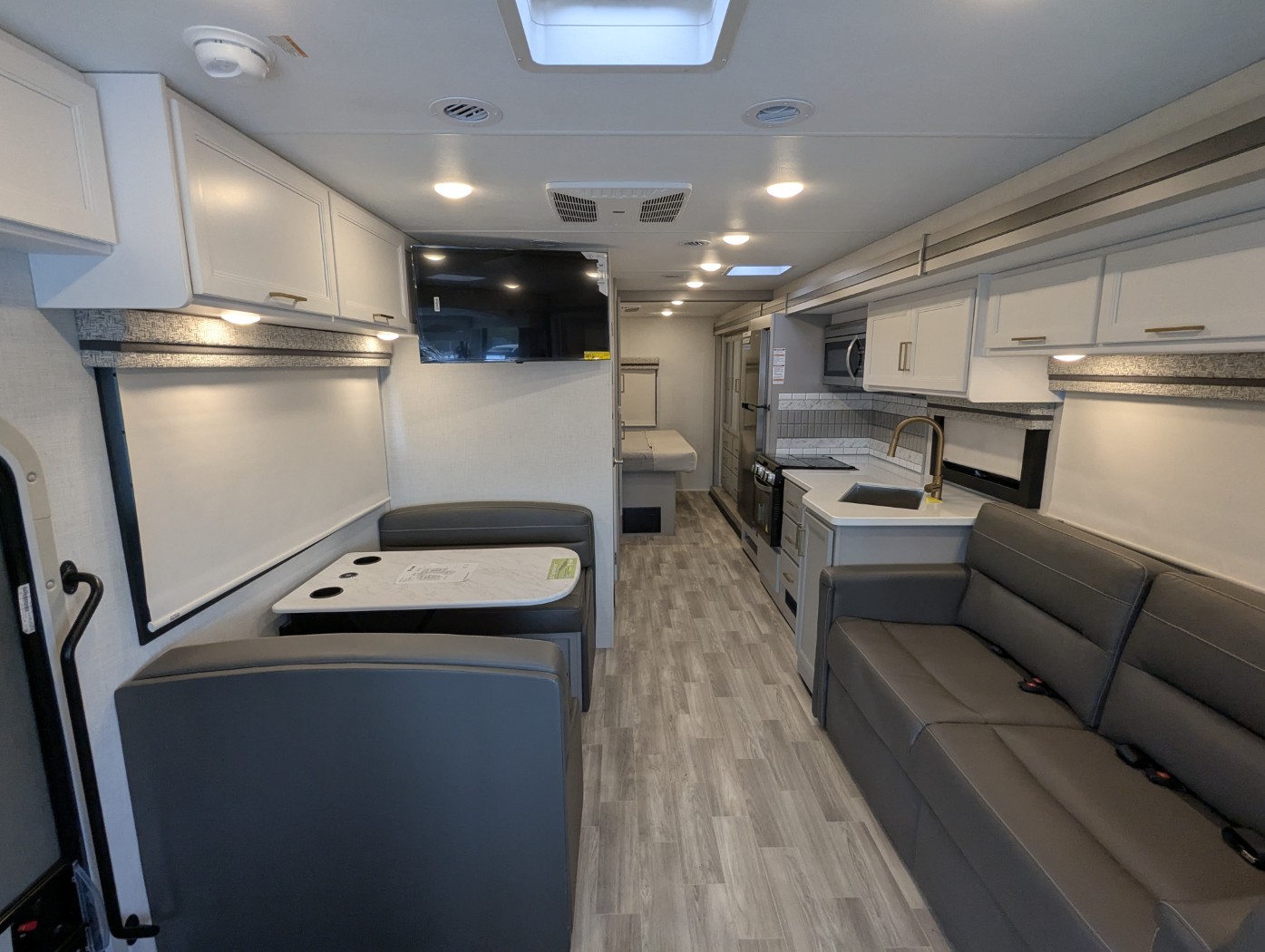 2026 Thor Motor Coach Windsport 29L - Image 14